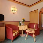 Ladestatthof ノイシュティフト・イム・シュトゥーバイタール